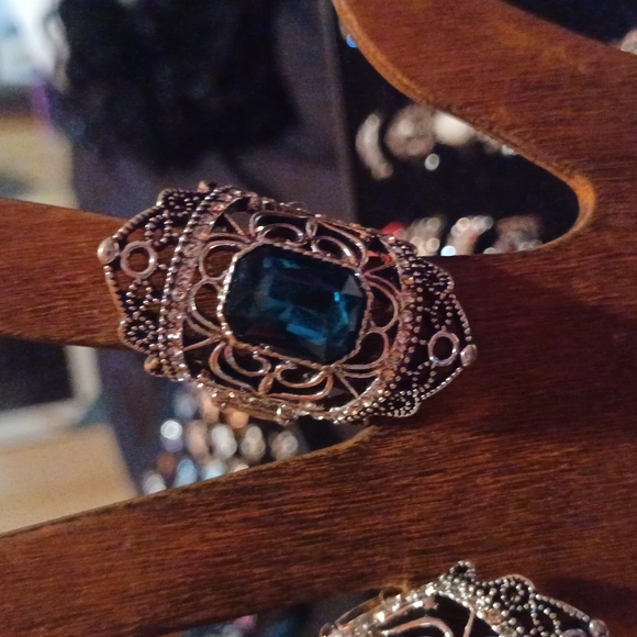 Rings - Picture 4 of 6